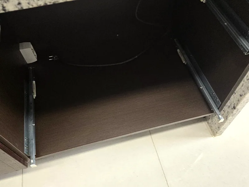 전기레인지 자리 대리석 메꿈 전 확인한 하부장 내부 구조