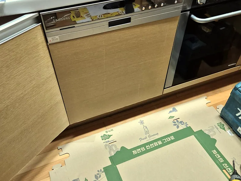 싱크대 서랍장 설치 전 문짝 철거를 앞둔 하부장